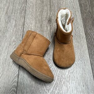 WONDER NATION SUADE BOOTS WITH CLOSURE 4 TODDLER